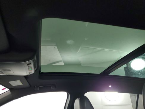 Used 2022 Volkswagen Tiguan SE R-Line image 42