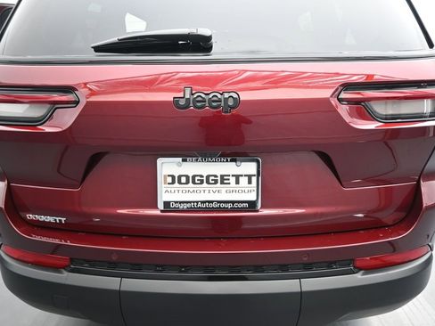 New 2025 Jeep Grand Cherokee L Altitude image 25