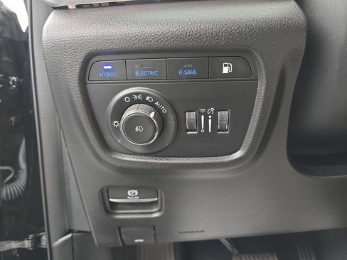 Used 2023 Jeep Grand Cherokee 4xe w/ Luxury Tech Group II image 44