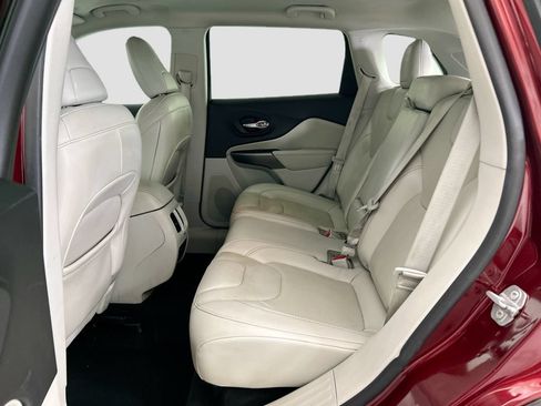 Used 2020 Jeep Cherokee Limited FWD image 19