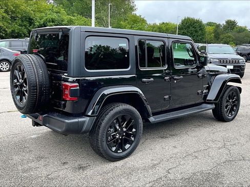 Used 2023 Jeep Wrangler Unlimited Sahara w/ Cold Weather Group AWD/4WD image 6