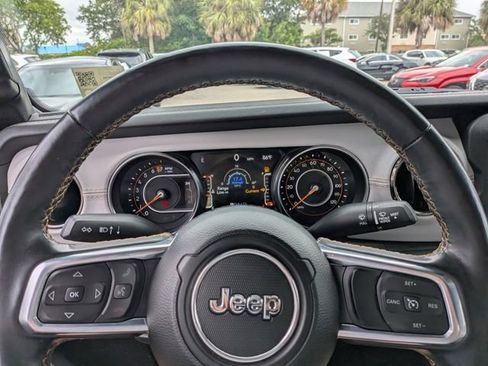 Used 2023 Jeep Gladiator Overland AWD/4WD image 26