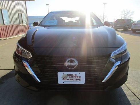 Used 2018 Chevrolet Malibu LT w/ Driver Confidence Package image 4