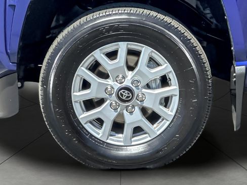 Certified 2025 Toyota Tacoma SR5 AWD/4WD image 24