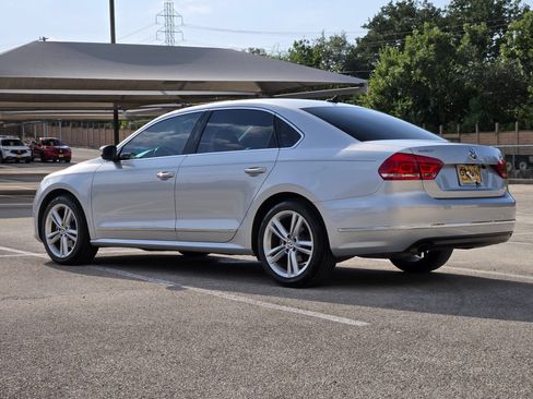 Used 2015 Volkswagen Passat 1.8T SEL Premium FWD image 6