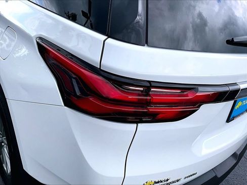 Used 2023 Chevrolet Traverse LT AWD/4WD image 32