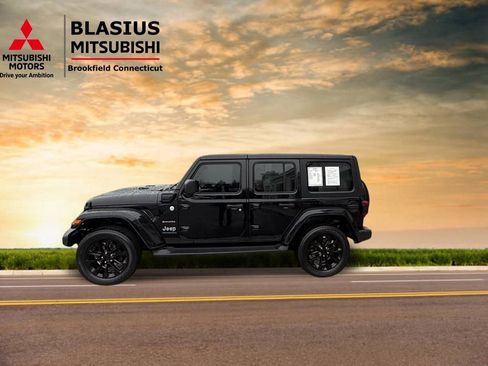 Used 2023 Jeep Wrangler Unlimited Sahara w/ Cold Weather Group image 33