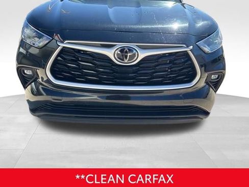 Used 2024 Toyota Highlander LE image 2