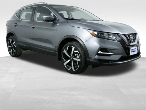 Used 2020 Nissan Rogue Sport SL image 2