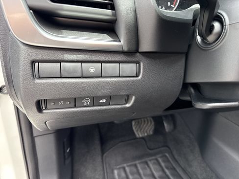 Used 2023 Nissan Rogue SV w/ SV Premium B Package FWD image 17
