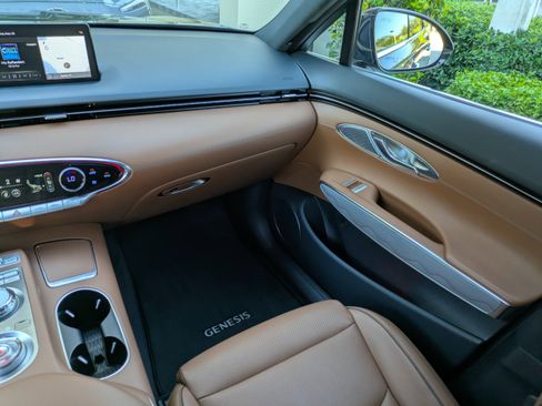 Certified 2022 Genesis GV70 2.5T w/ Advanced Package image 13