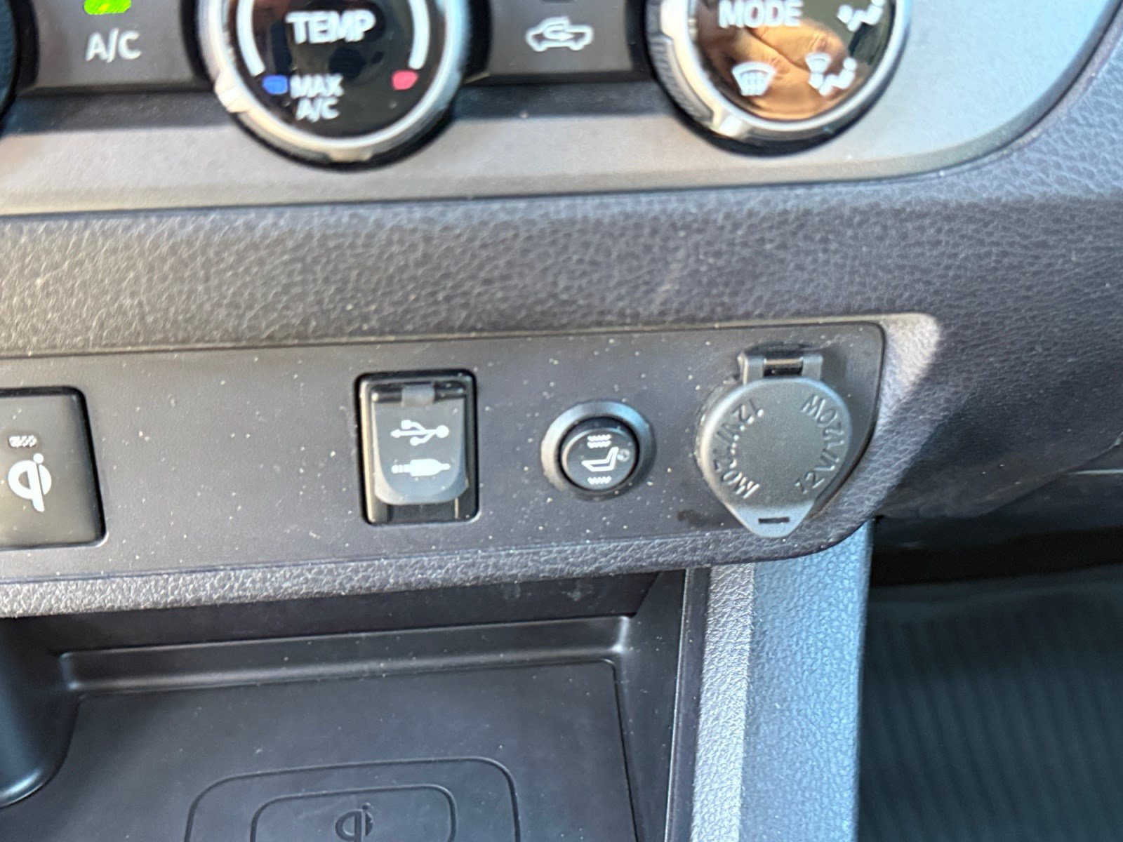 Used 2017 Toyota Tacoma TRD Sport AWD/4WD image 29