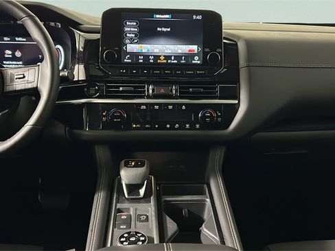 Used 2025 Nissan Pathfinder Platinum image 29