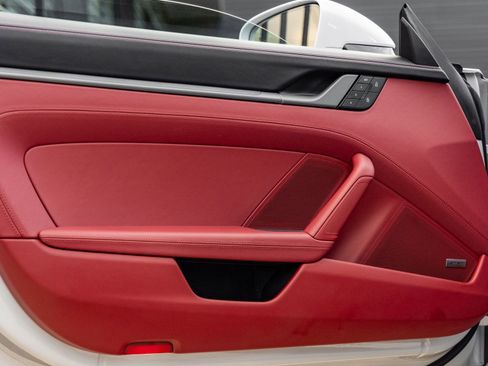 Used 2025 Porsche 911 Carrera w/ Premium Package image 22