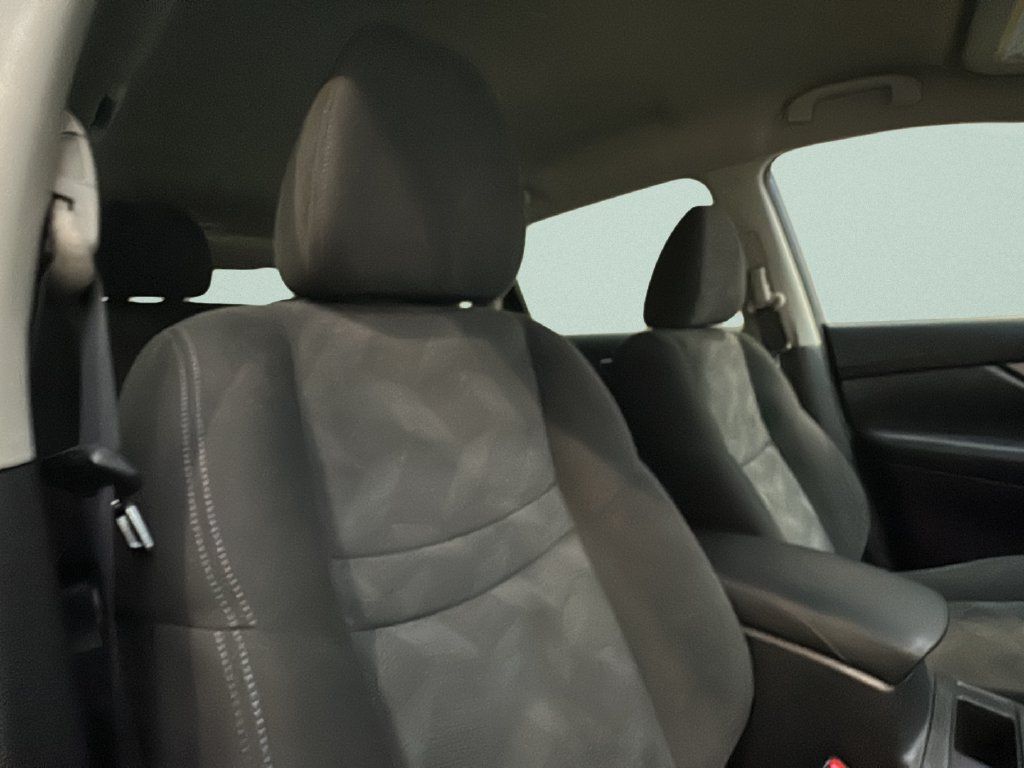 Used 2016 Nissan Rogue S w/ Appearance Package AWD/4WD image 16