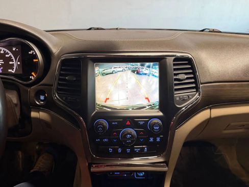 Used 2017 Jeep Grand Cherokee Overland image 11