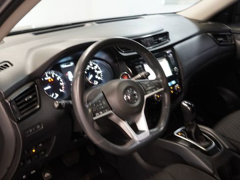 Used 2017 Nissan Rogue SV w/ SV Premium Package AWD/4WD image 6