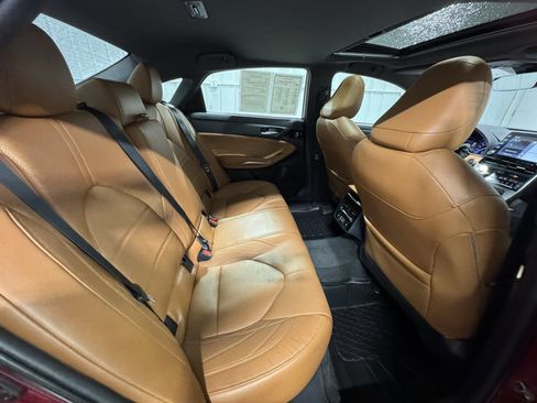 Used 2020 Toyota Avalon Limited image 21