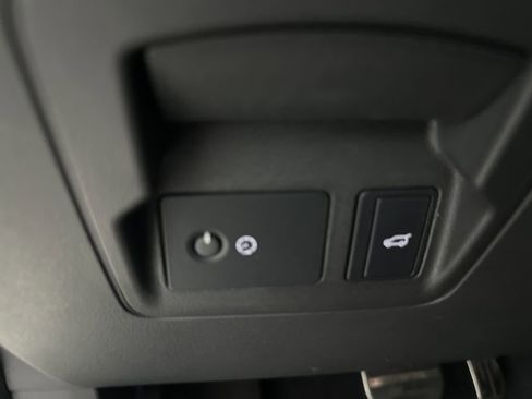 Used 2024 Land Rover Range Rover Velar Dynamic SE image 18