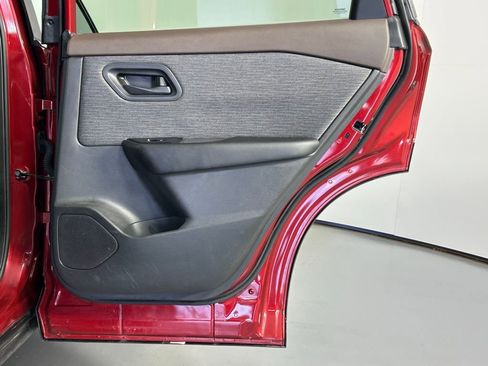 Used 2023 Nissan Rogue S image 10