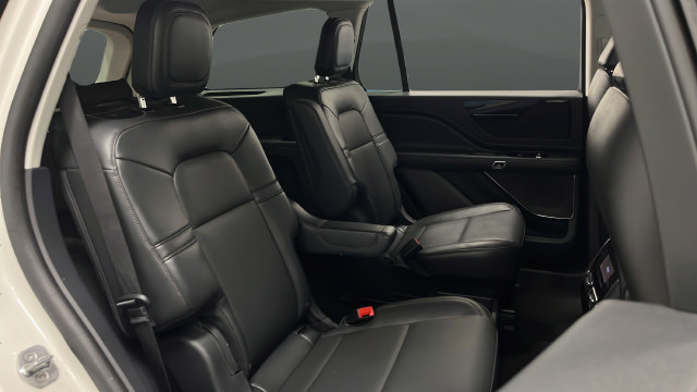 Used 2025 Lincoln Aviator AWD image 23