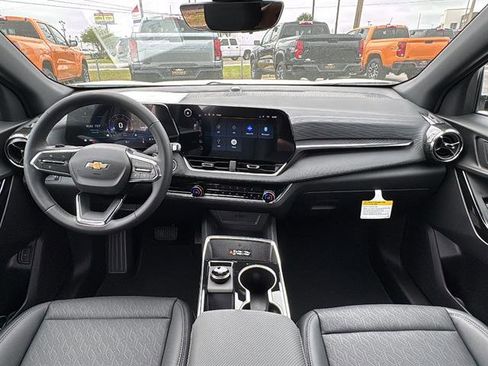 New 2026 Chevrolet Equinox LT w/ Convenience Package II FWD image 16