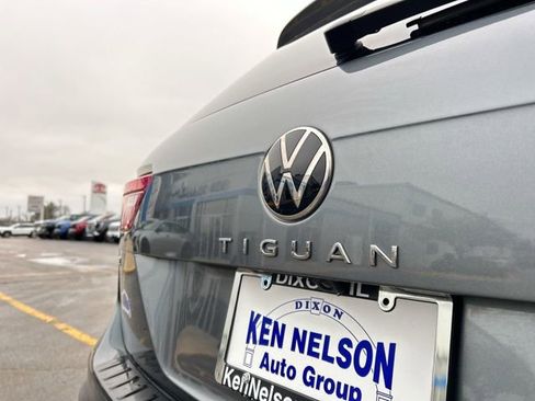 Used 2022 Volkswagen Tiguan SE R-Line AWD/4WD image 10