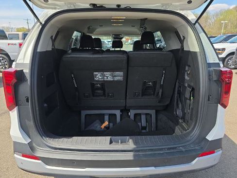Used 2025 Kia Carnival FWD image 15