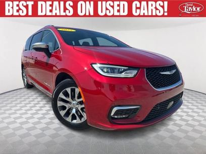 Used 2025 Chrysler Pacifica Pinnacle