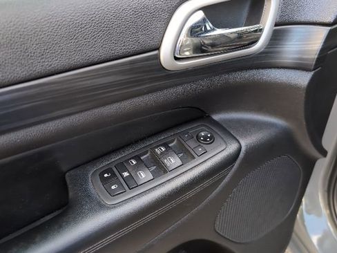 Used 2020 Jeep Grand Cherokee Altitude AWD/4WD image 25