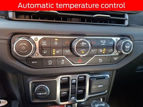 Used 2025 Jeep Wrangler Unlimited Rubicon w/ Safety Group AWD/4WD image 15