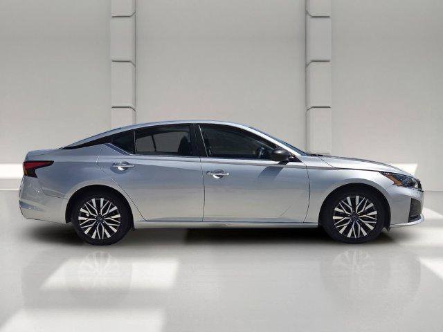 Used 2024 Nissan Altima 2.5 SV FWD image 6