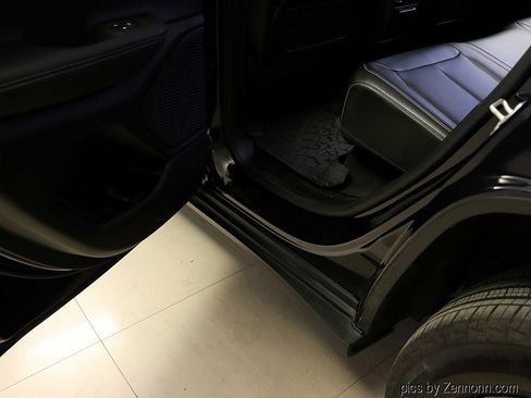 Used 2024 Jeep Grand Cherokee Limited image 25