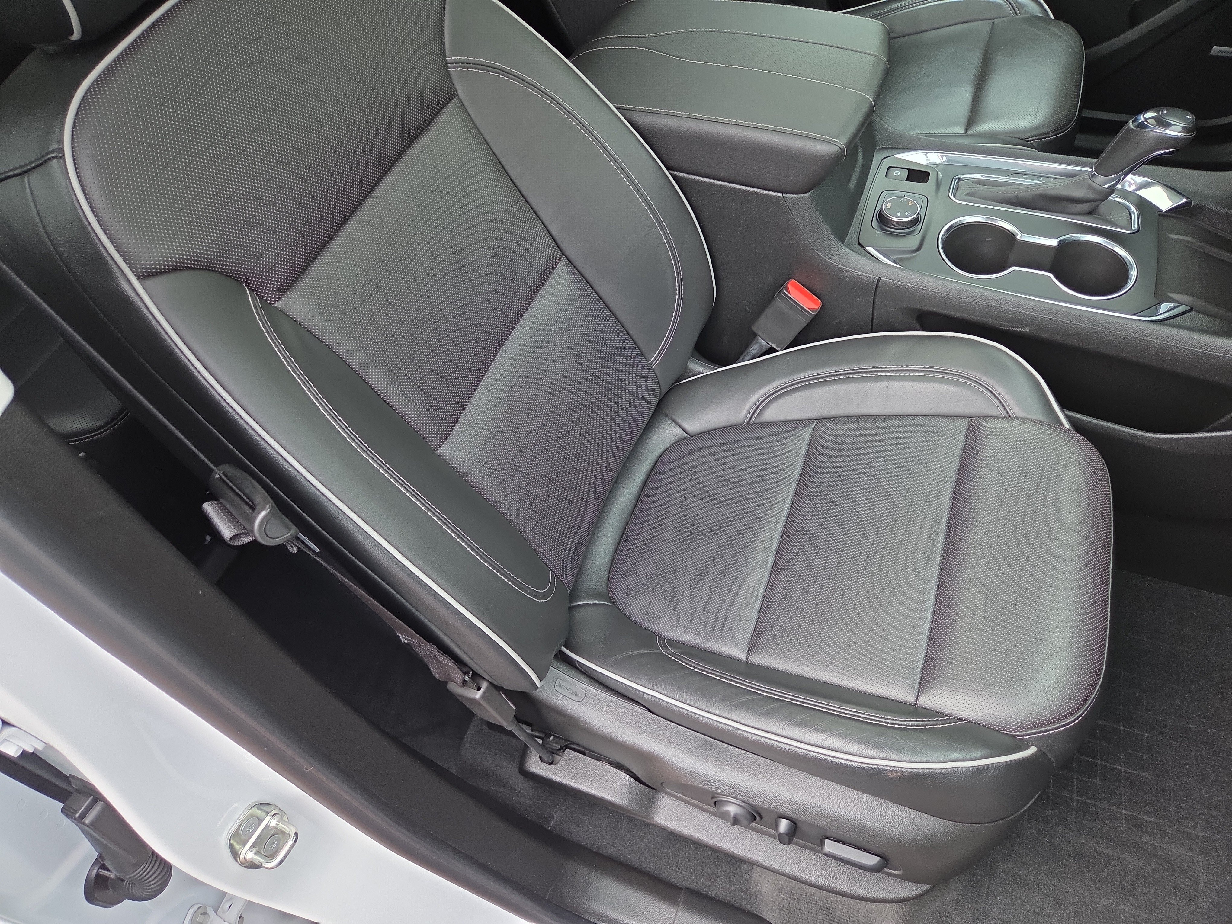 Used 2020 Chevrolet Traverse High Country w/ LPO, Floor Liner Package AWD/4WD image 15