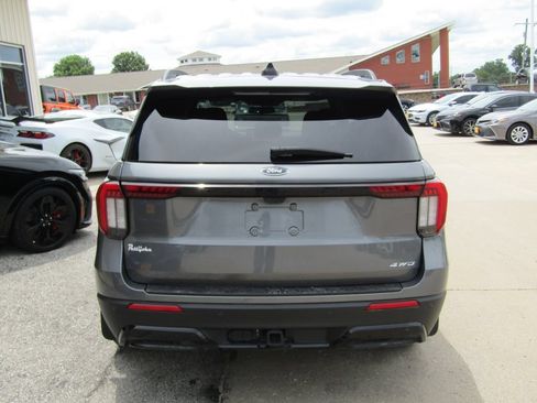 Used 2025 Ford Explorer ST-Line w/ ST-Line Street Pack AWD/4WD image 4