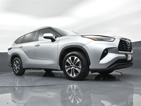 Certified 2025 Toyota Highlander XLE FWD image 31
