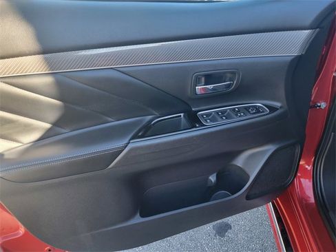 Used 2019 Mitsubishi Outlander 4WD Plug-In Hybrid image 8