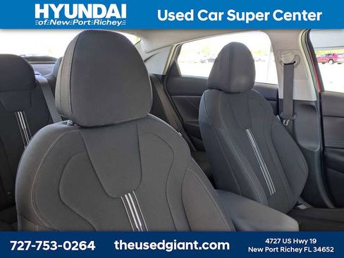 Used 2023 Hyundai Elantra SEL w/ Cargo Package FWD image 6