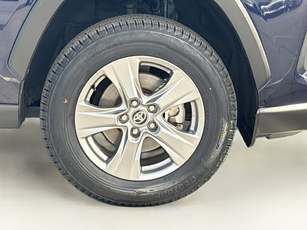 Certified 2025 Toyota RAV4 XLE FWD image 31