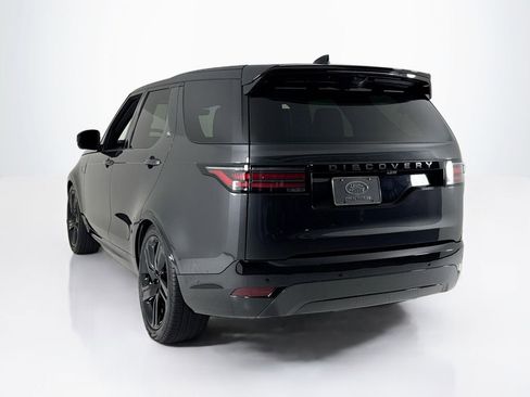 Used 2024 Land Rover Discovery Dynamic SE image 3