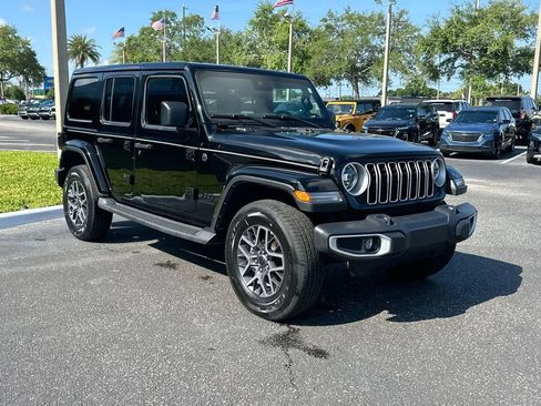 Used 2025 Jeep Wrangler Unlimited Sahara AWD/4WD image 3