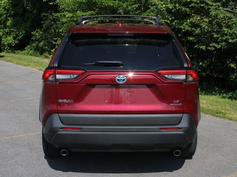 Used 2021 Toyota RAV4 LE AWD/4WD image 6