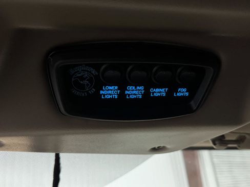 Used 2018 Chevrolet Express 2500 w/ Enhanced Convenience Package RWD image 18