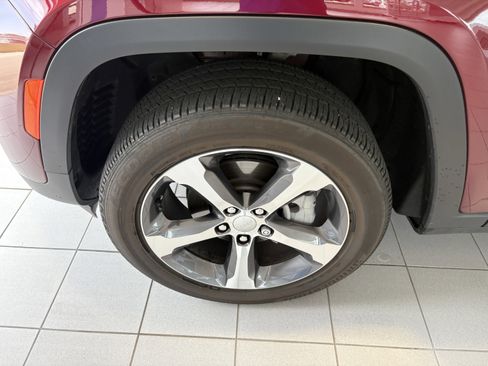 Used 2024 Jeep Grand Cherokee Limited w/ Trailer Tow Package image 8