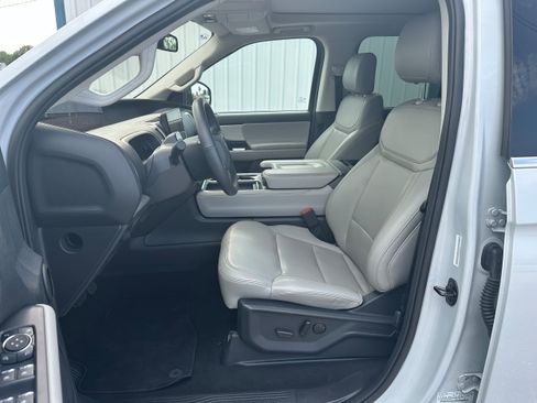 Used 2025 Ford Expedition Active AWD/4WD image 11