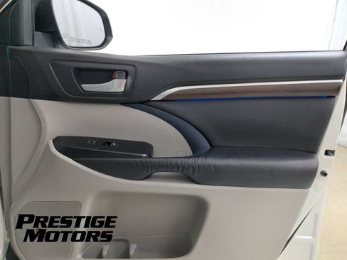 Used 2016 Toyota Highlander Limited Platinum AWD/4WD image 30