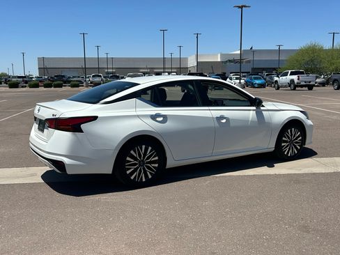 Used 2024 Nissan Altima 2.5 SV FWD image 5