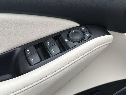 Used 2023 Buick Enclave Essence FWD image 25