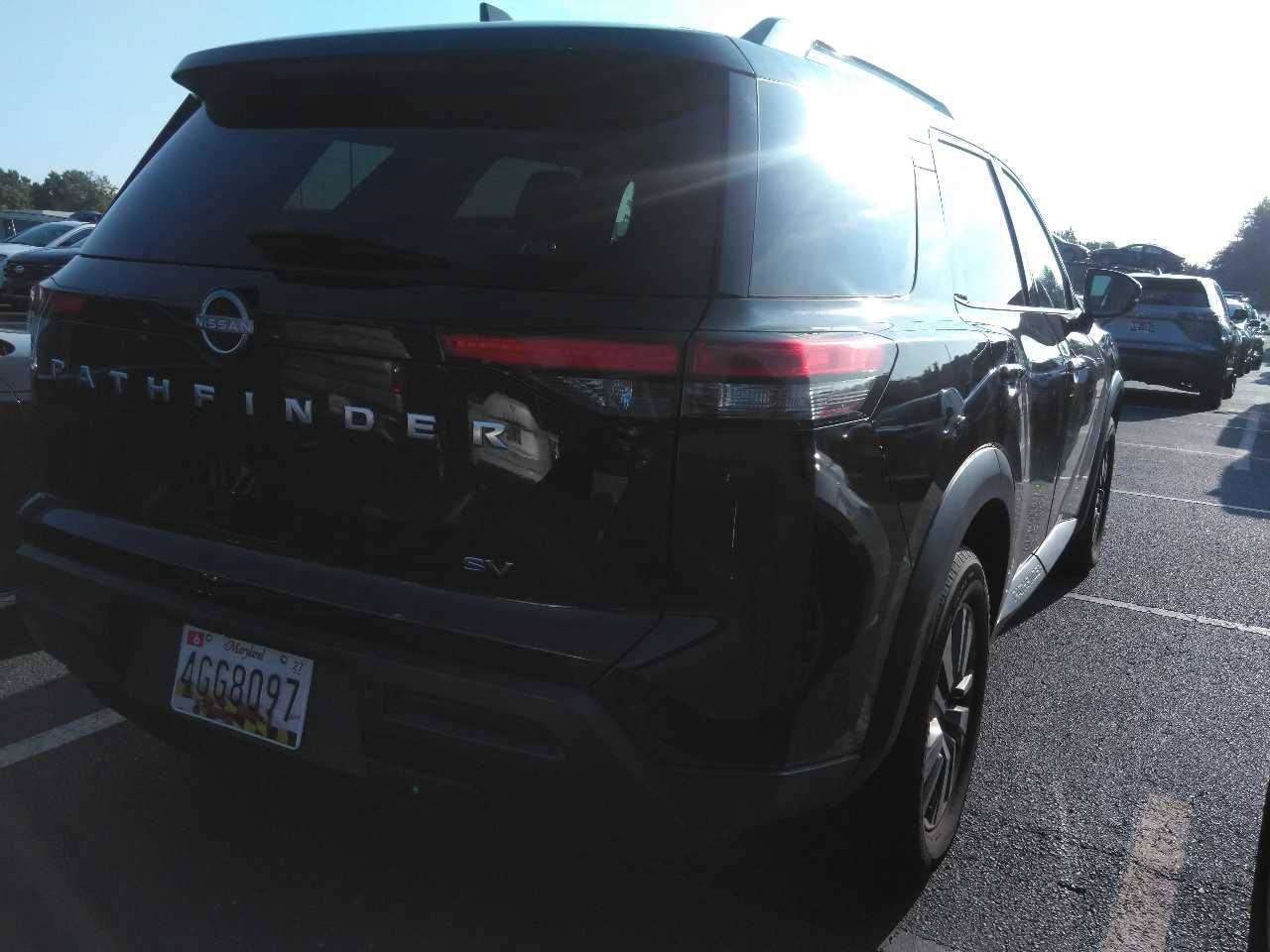 Used 2024 Nissan Pathfinder SV FWD image 2