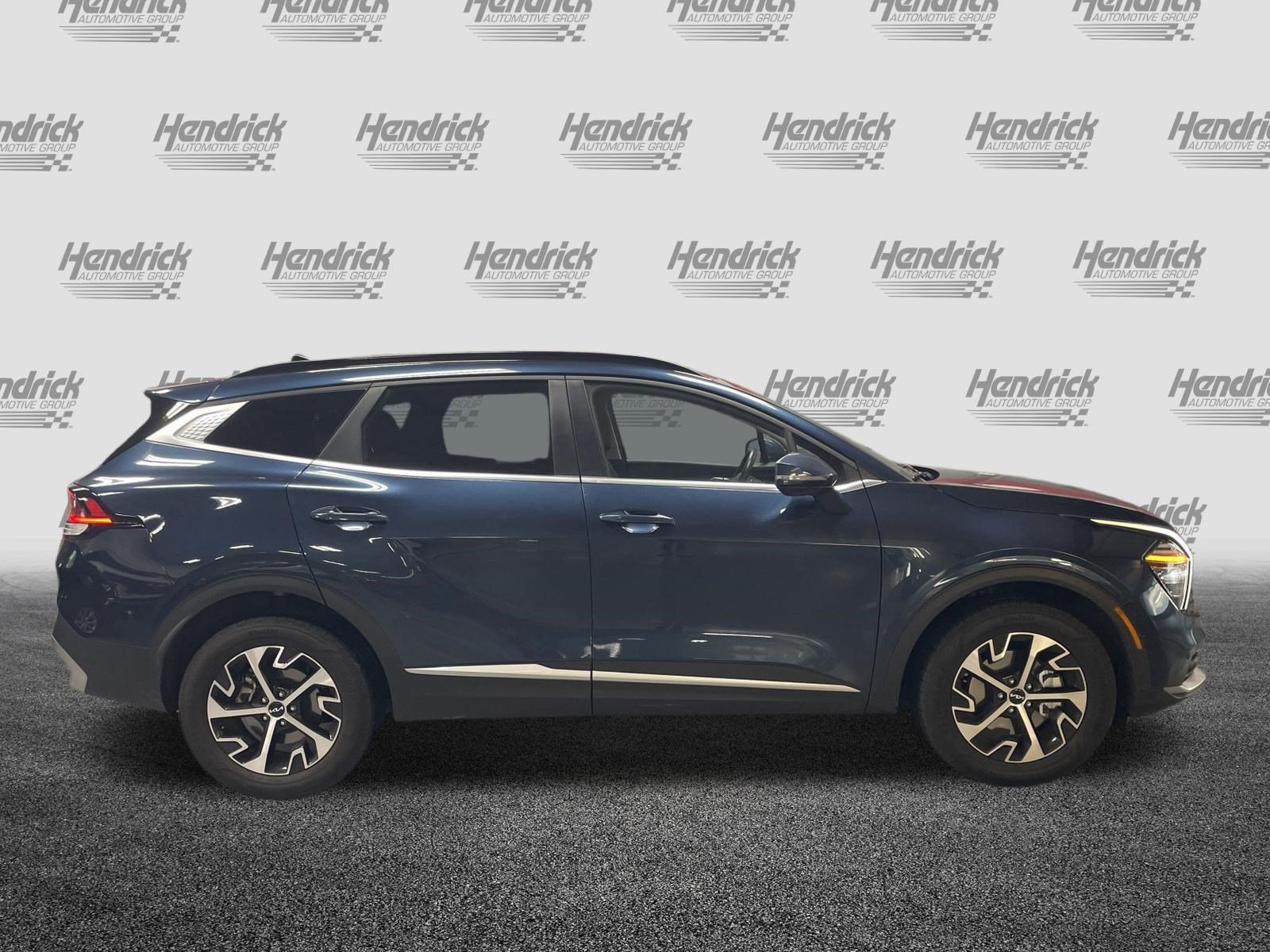 Used 2025 Kia Sportage EX w/ EX Premium Package AWD/4WD image 3